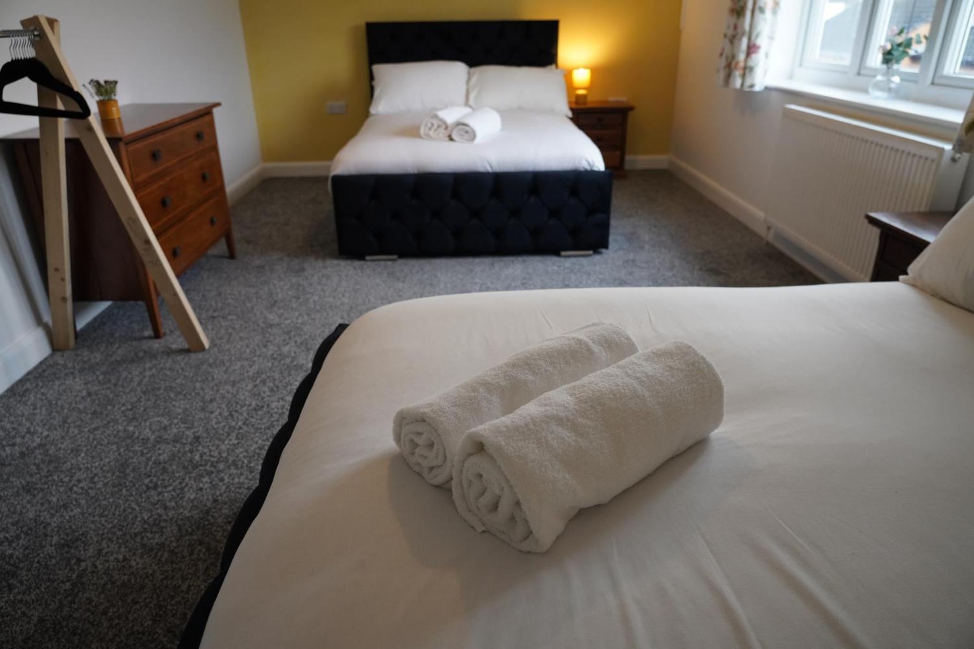 8 Double Beds In A 5 Bedroom House, Pets Welcome Epworth Buitenkant foto