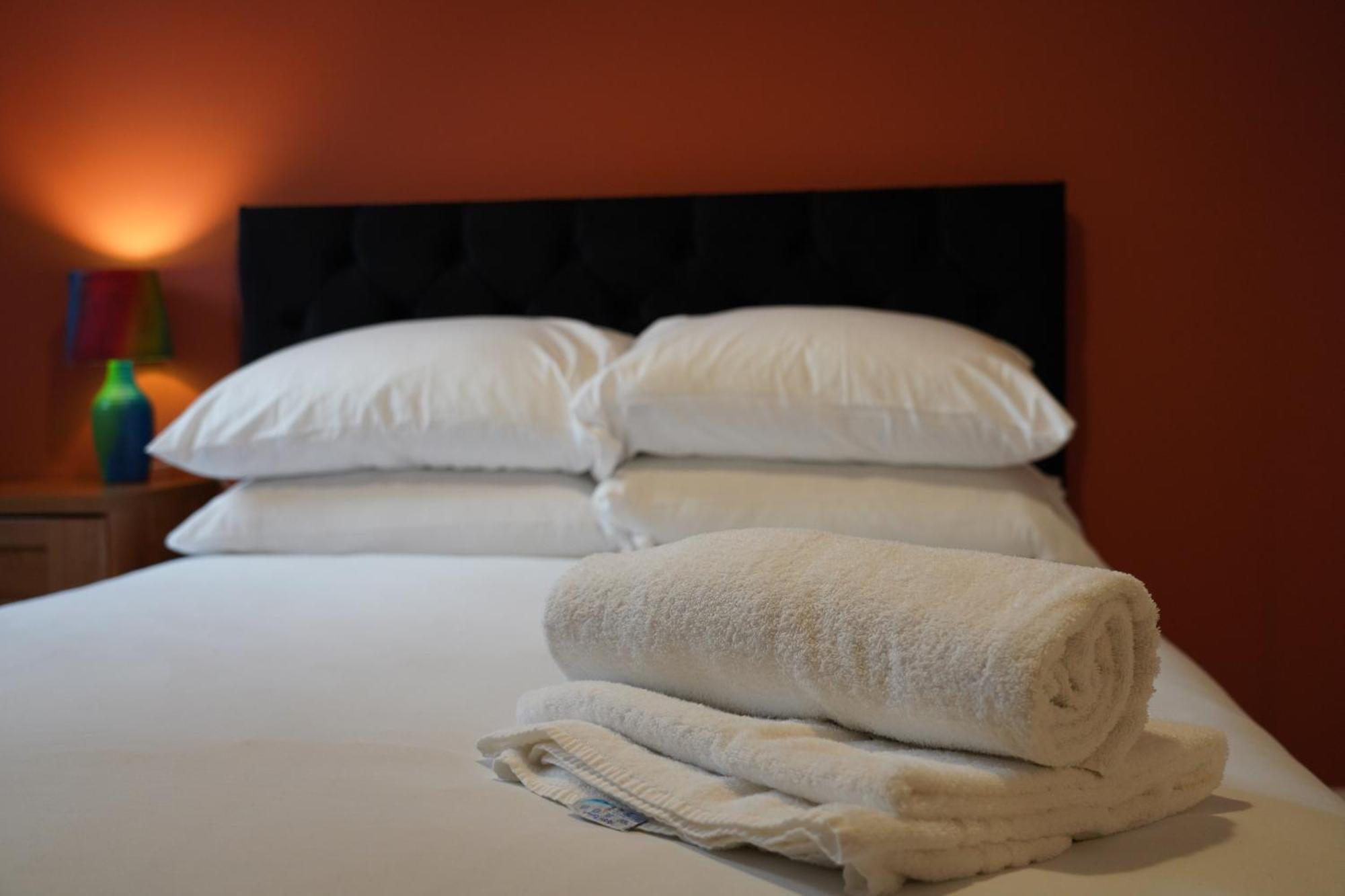 8 Double Beds In A 5 Bedroom House, Pets Welcome Epworth Buitenkant foto