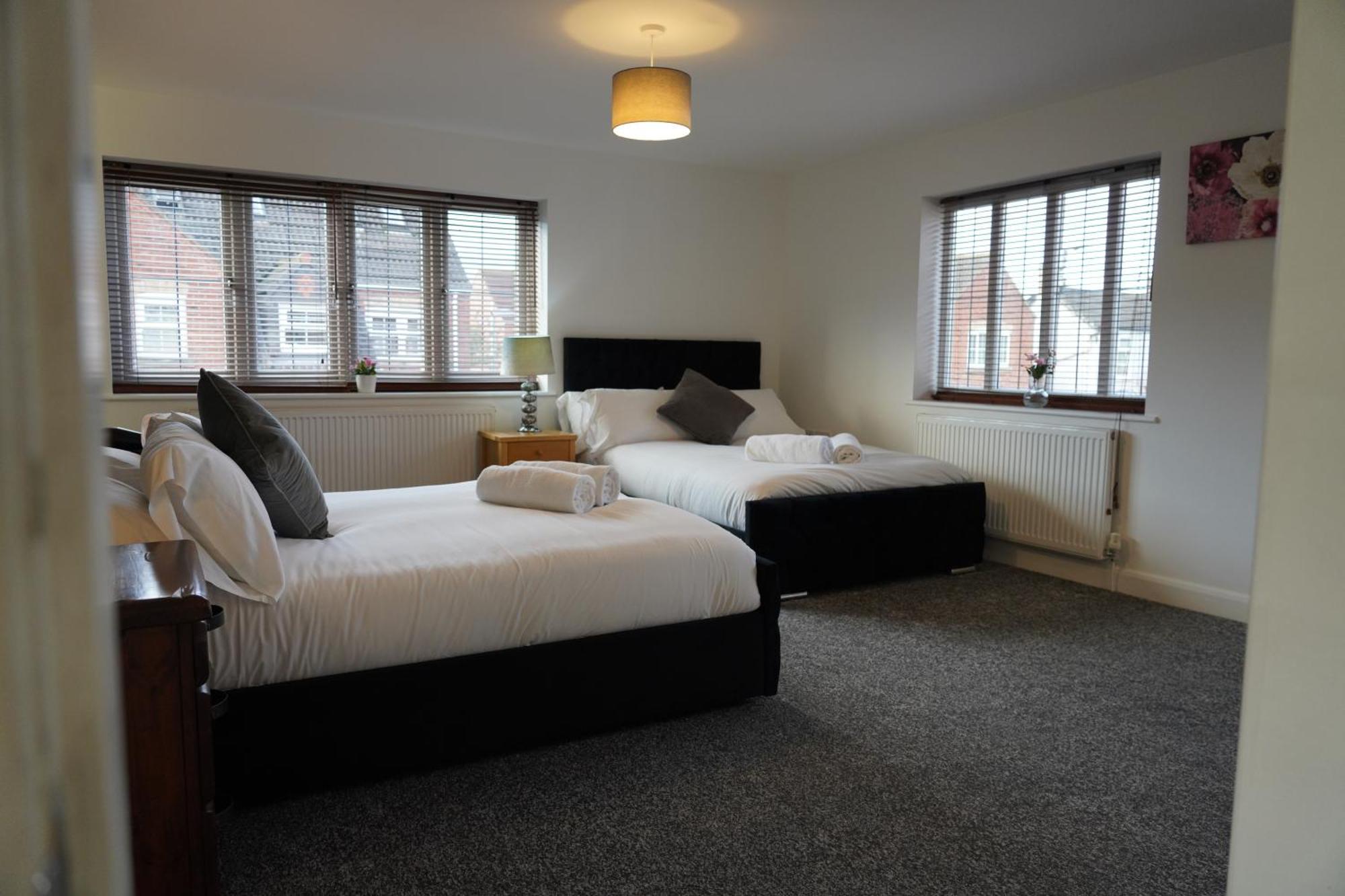 8 Double Beds In A 5 Bedroom House, Pets Welcome Epworth Buitenkant foto