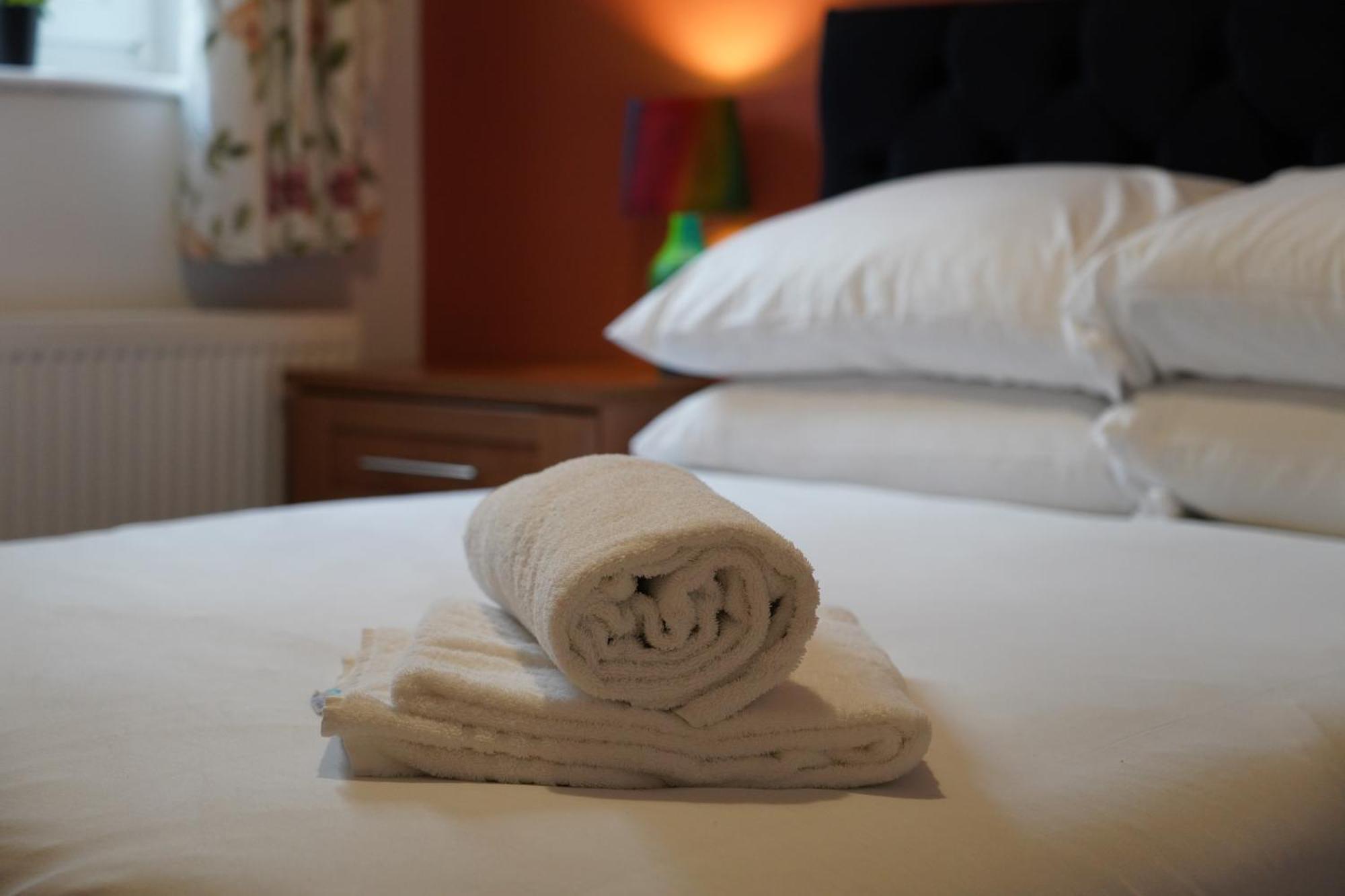 8 Double Beds In A 5 Bedroom House, Pets Welcome Epworth Buitenkant foto